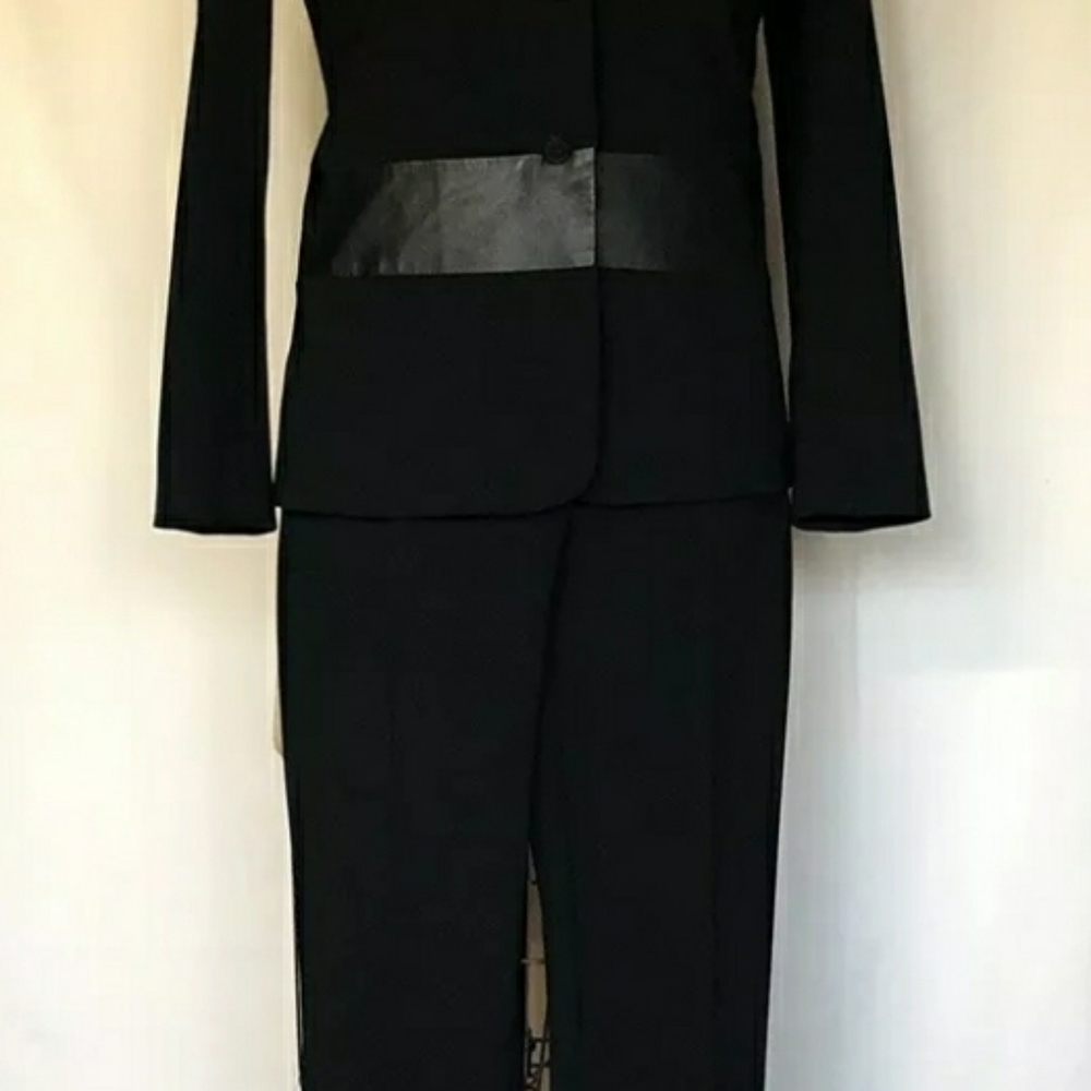 Max Mara suit 2 pieces